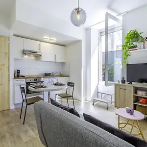 Superbe F1 Avec Terrasse Et Parking Privé Appartement